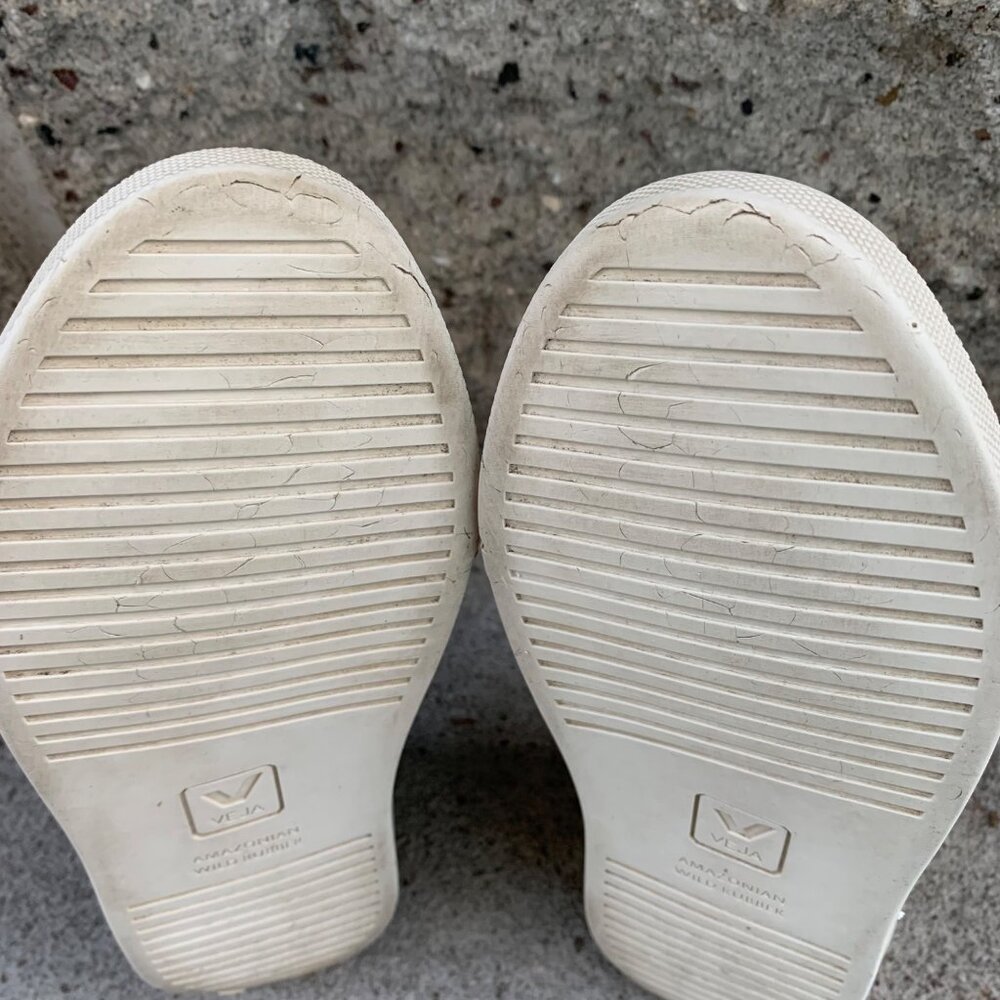 VEJA Gold Sneakers Girls US 2 Euro 33 Running Shoes Metallic Sneaker Velcro Shoe - Picture 11 of 12